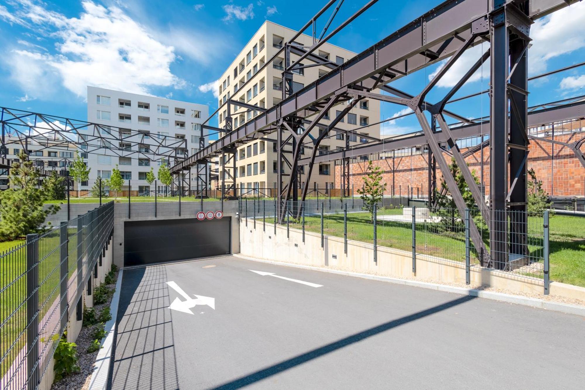 Apartamento Bright 2Br - 7Th Floor, Balcony, Free Parking By Gravity Praga Exterior foto