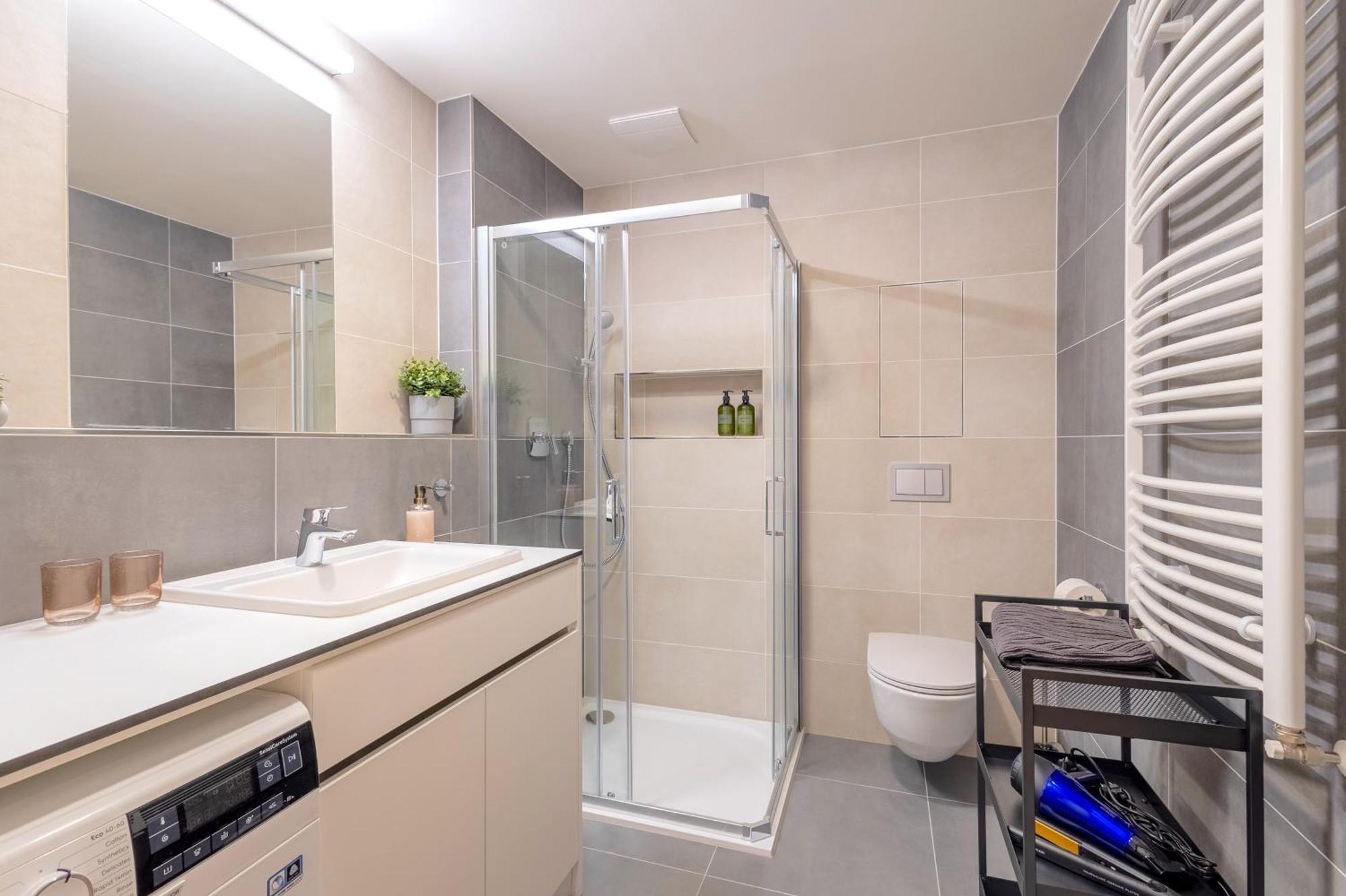 Apartamento Bright 2Br - 7Th Floor, Balcony, Free Parking By Gravity Praga Exterior foto